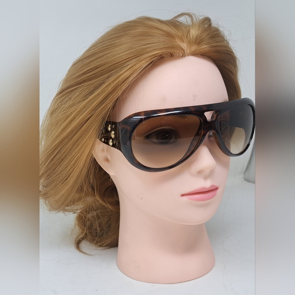 Gucci Tortoiseshell Sunglasses with Gold Accents - Picture 9 of 16